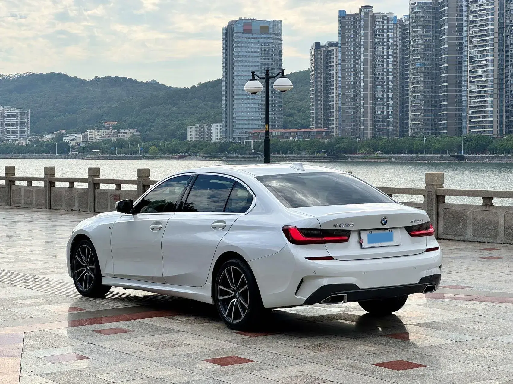 2022 BMW 3 thumbnail 3