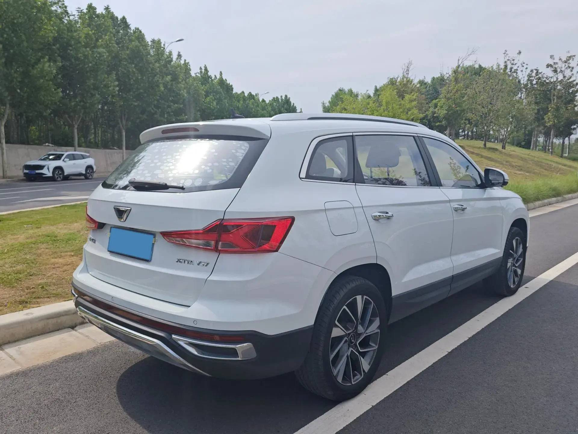 2023 JETTA VS7 thumbnail 4