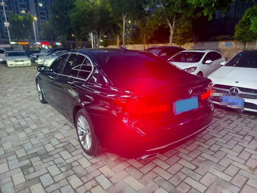 2021 BMW 5 thumbnail 2