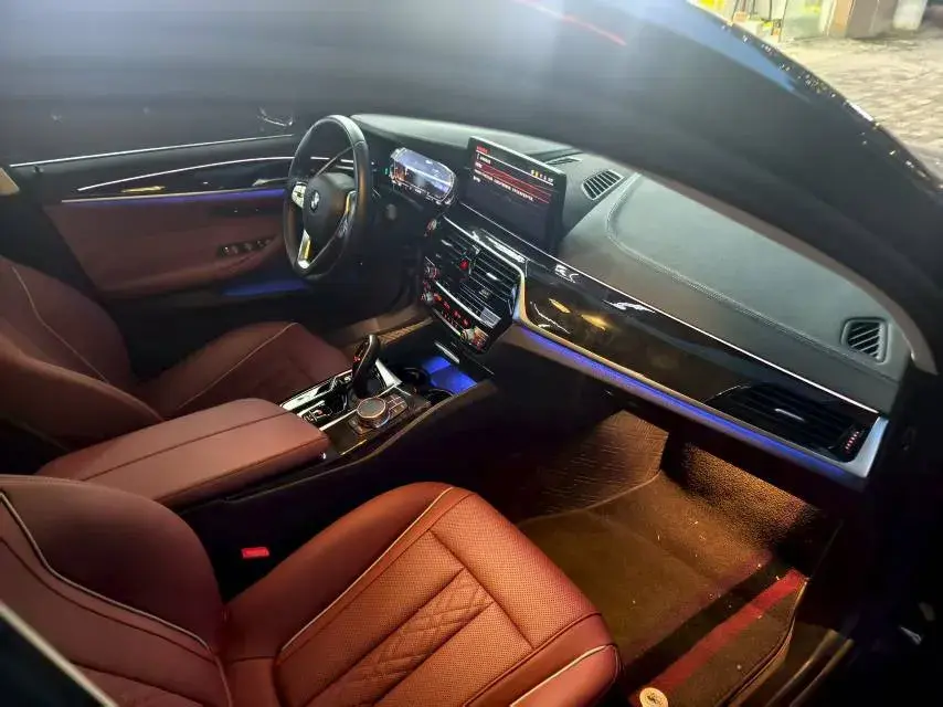 2021 BMW 5 thumbnail 3