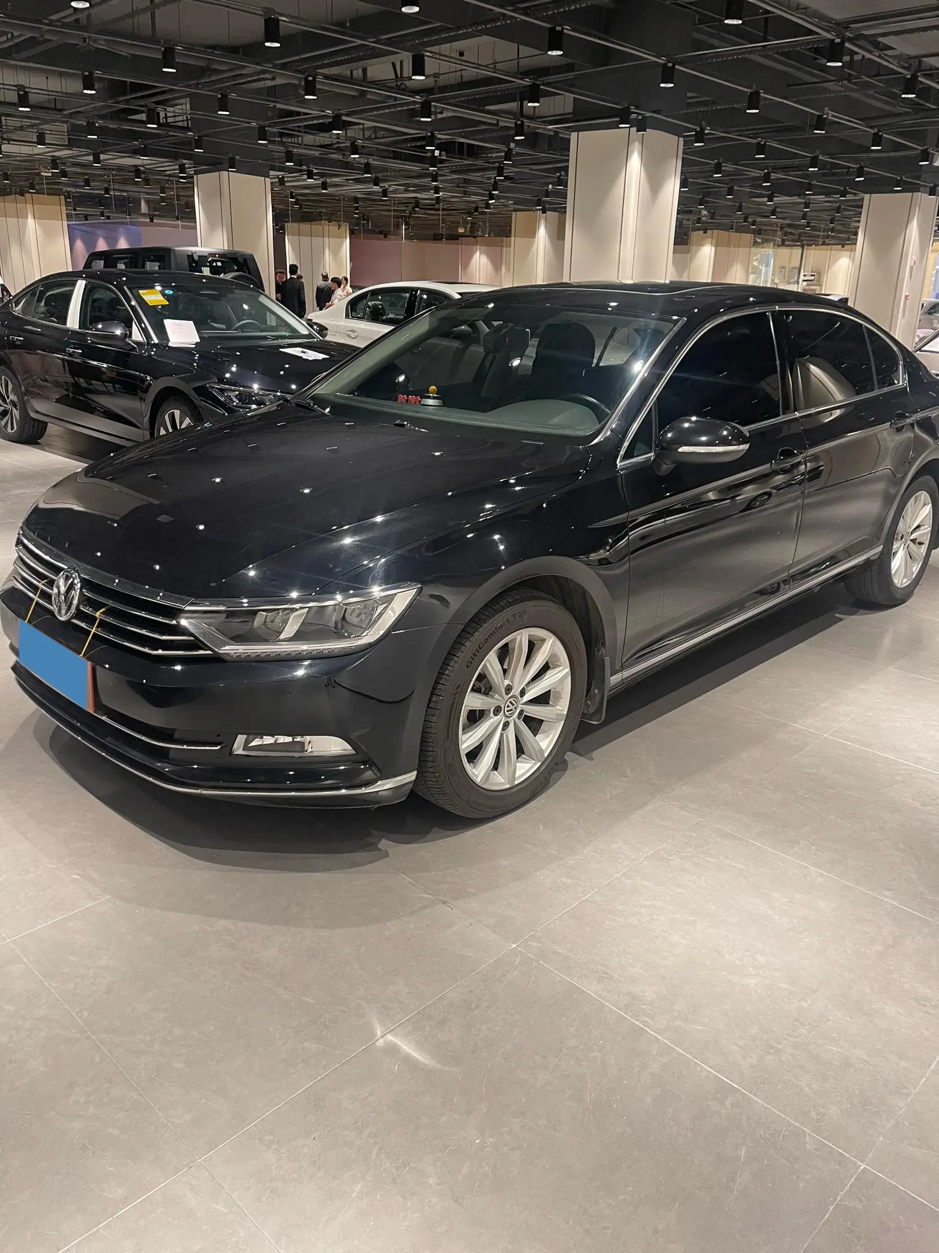 2019 VOLKSWAGEN MAGOTAN view 1