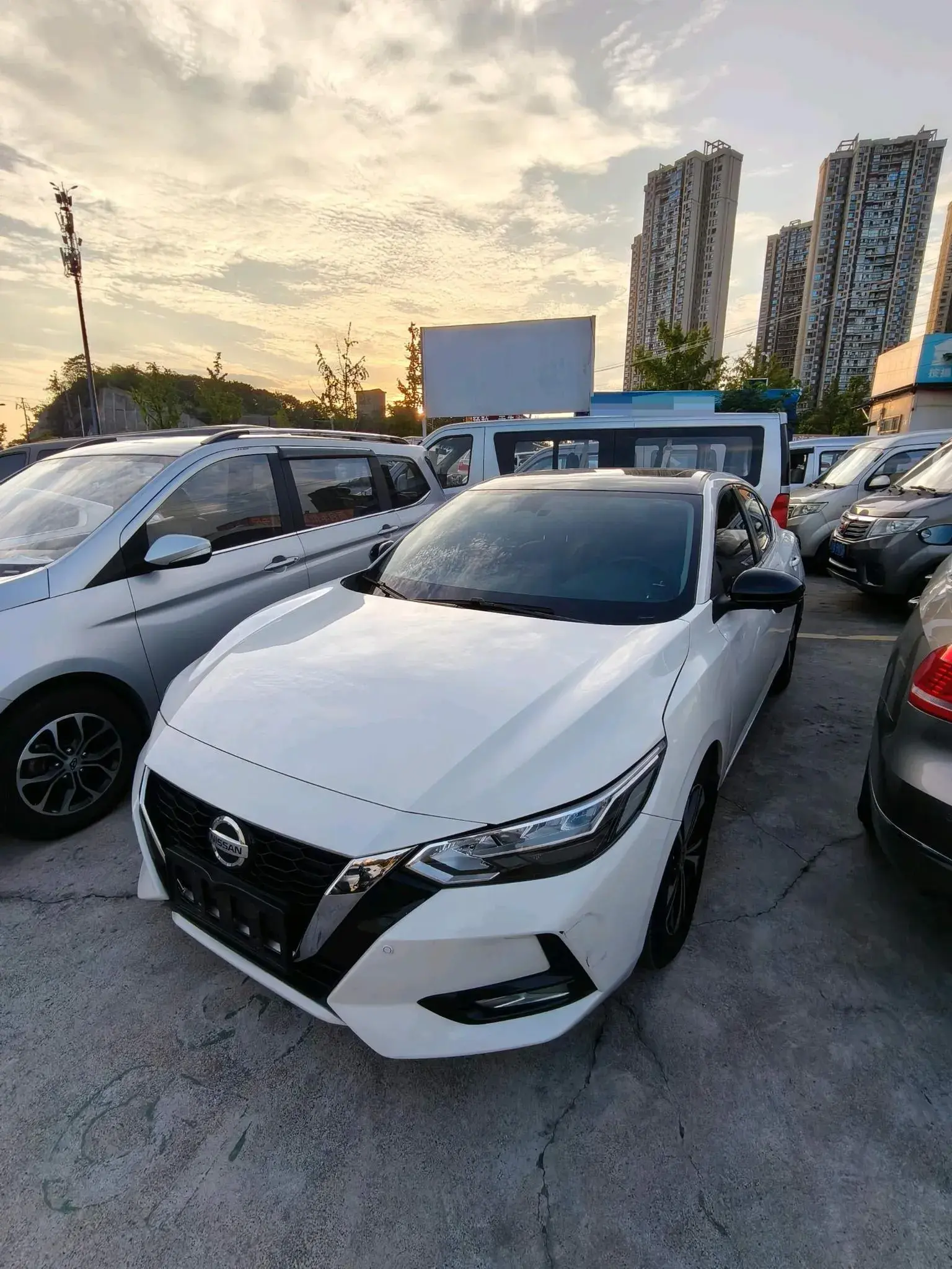 2021 NISSAN SYLPHY view 1