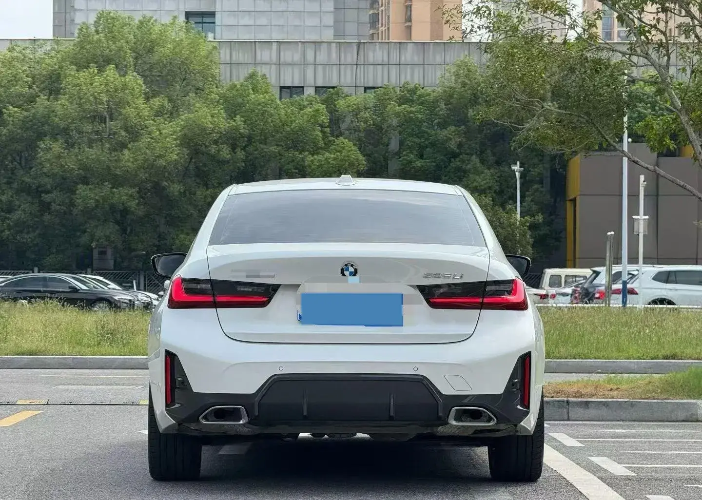2024 BMW 3 thumbnail 4