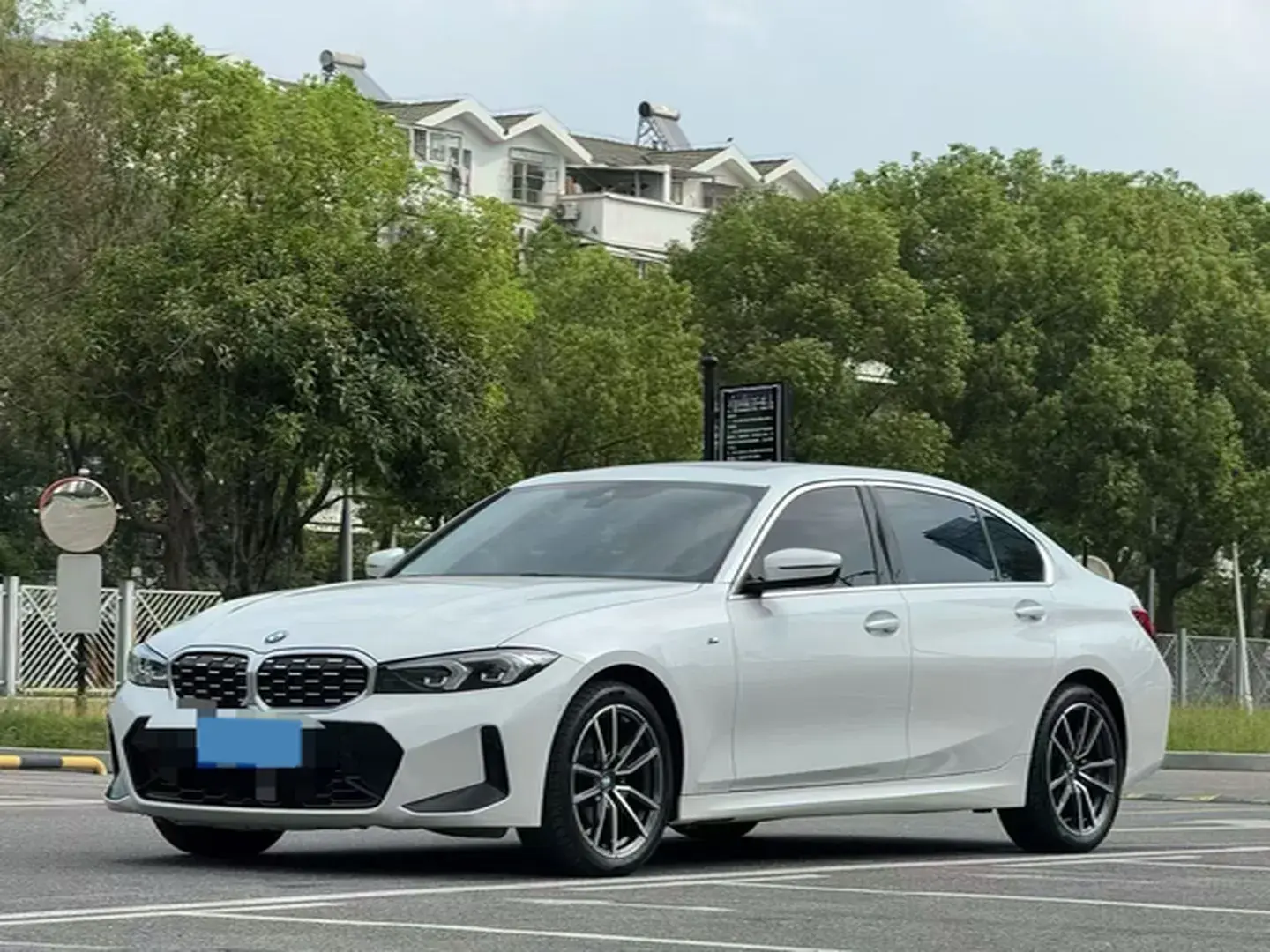 2024 BMW 3 view 1