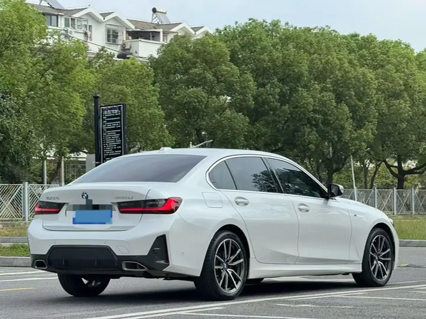 2024 BMW 3 thumbnail 3