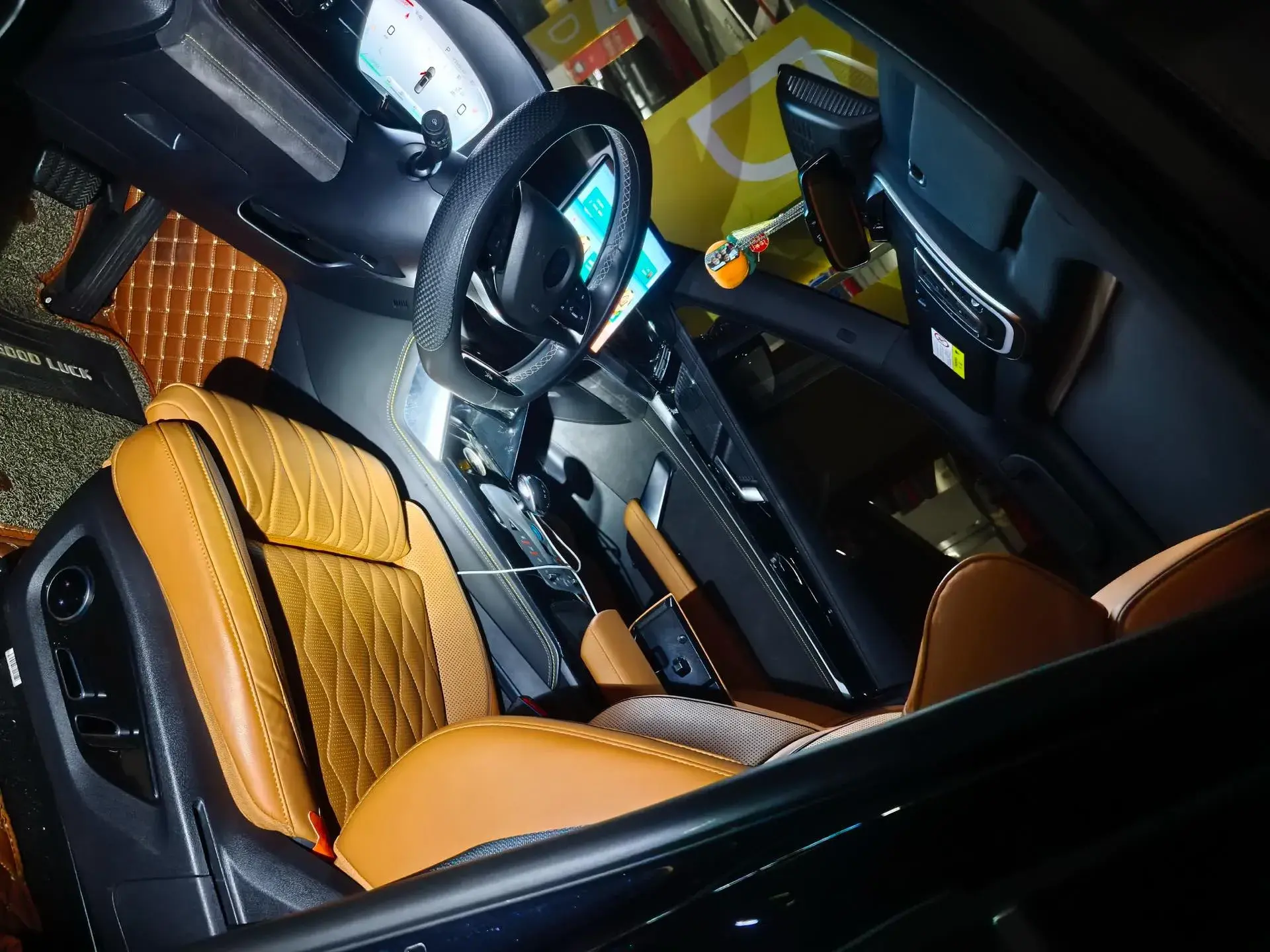 2022 BYD TANG thumbnail 4