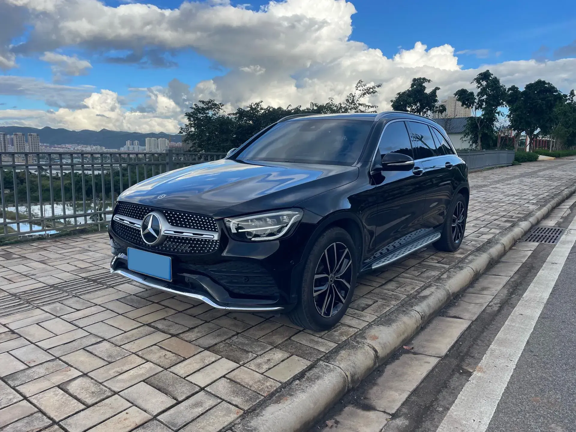 2021 MERCEDES-BENZ GLC view 1