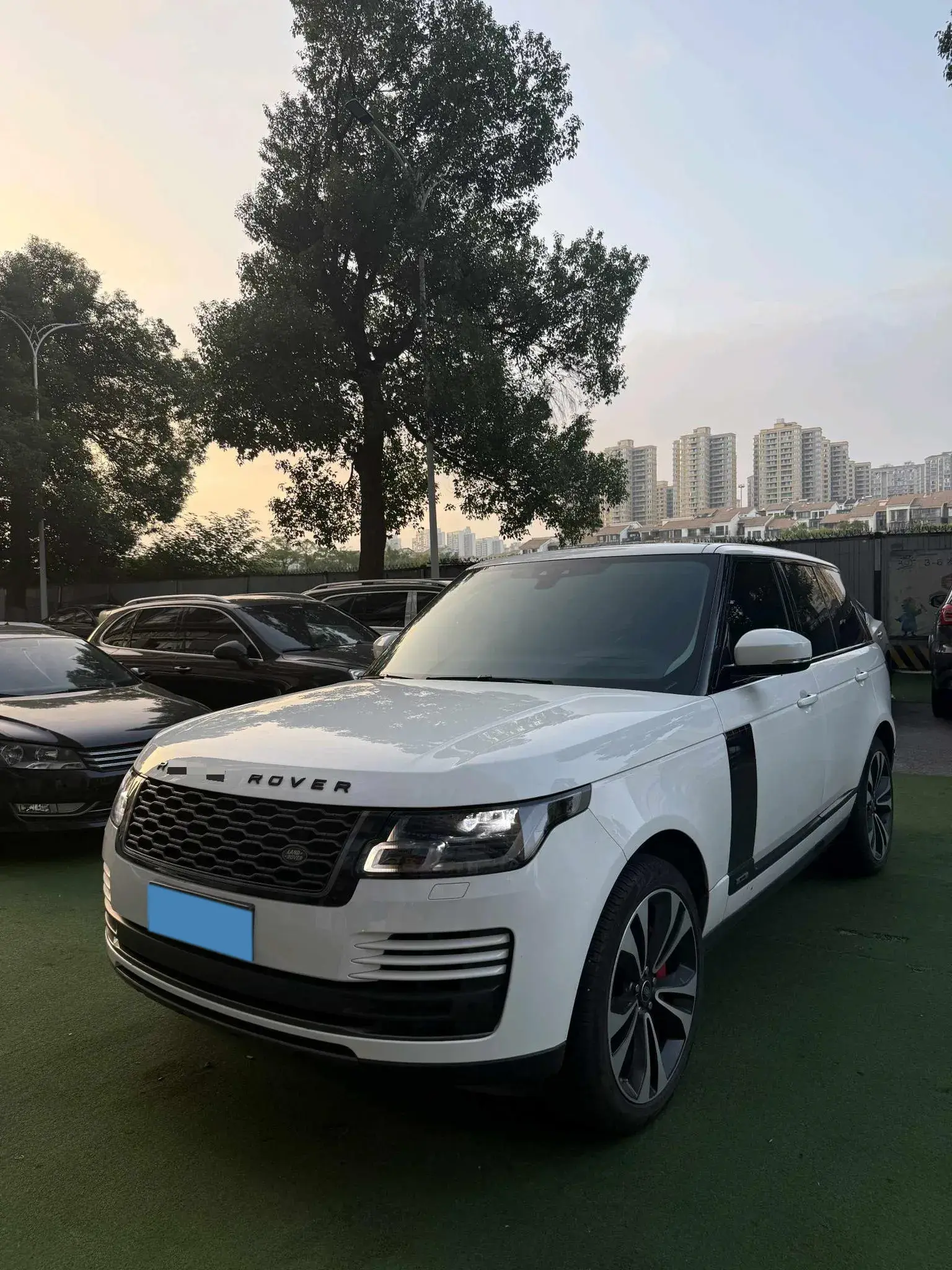 2022 LAND ROVER view 1