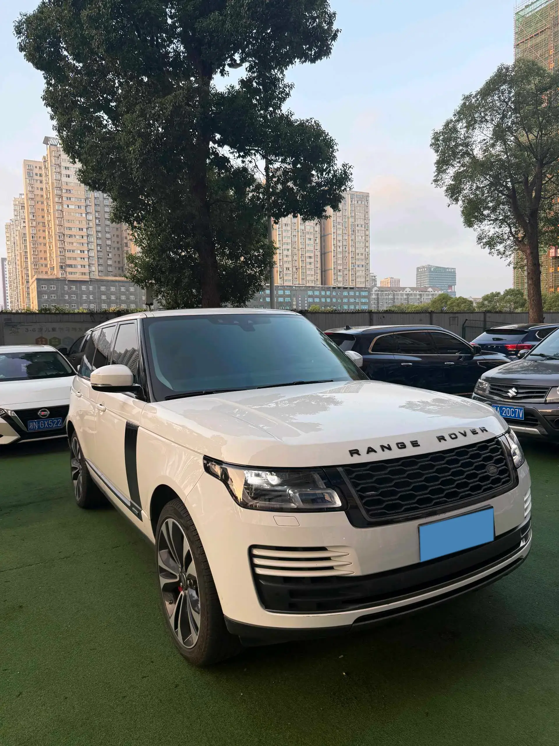 2022 LAND ROVER thumbnail 3