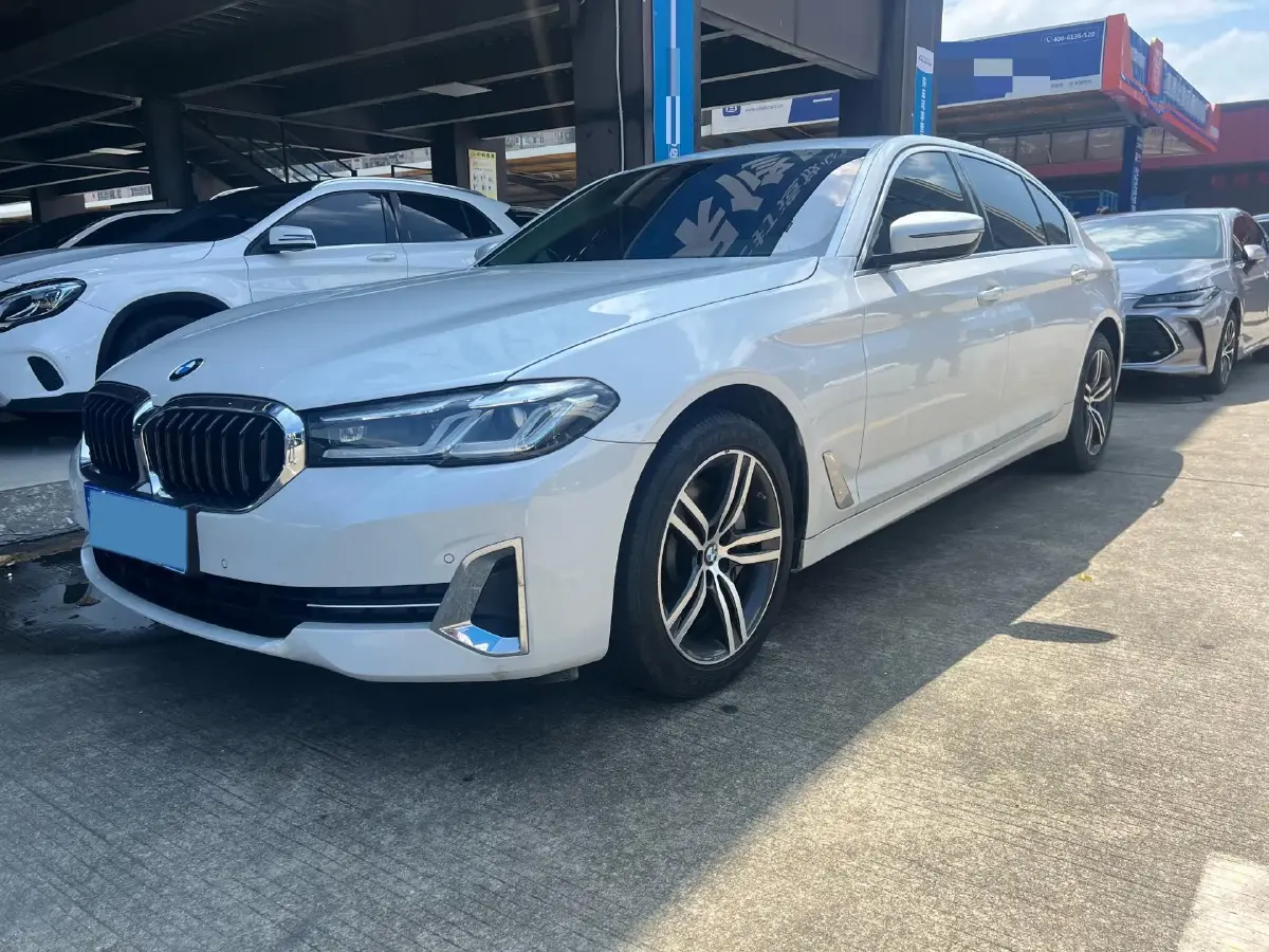 2022 BMW 5 Series 2.0T 252HP L4 8AT