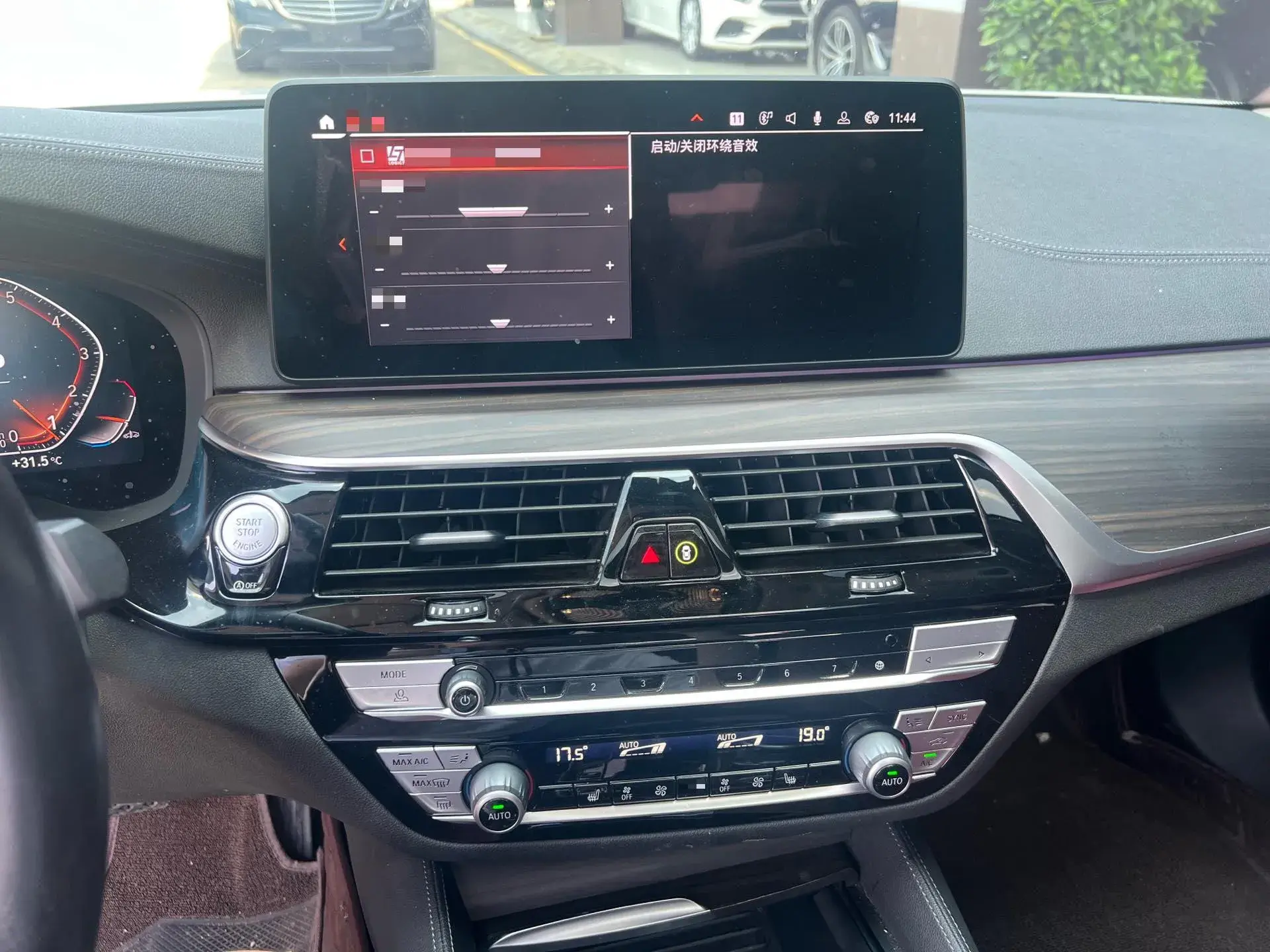 2022 BMW 5 thumbnail 3