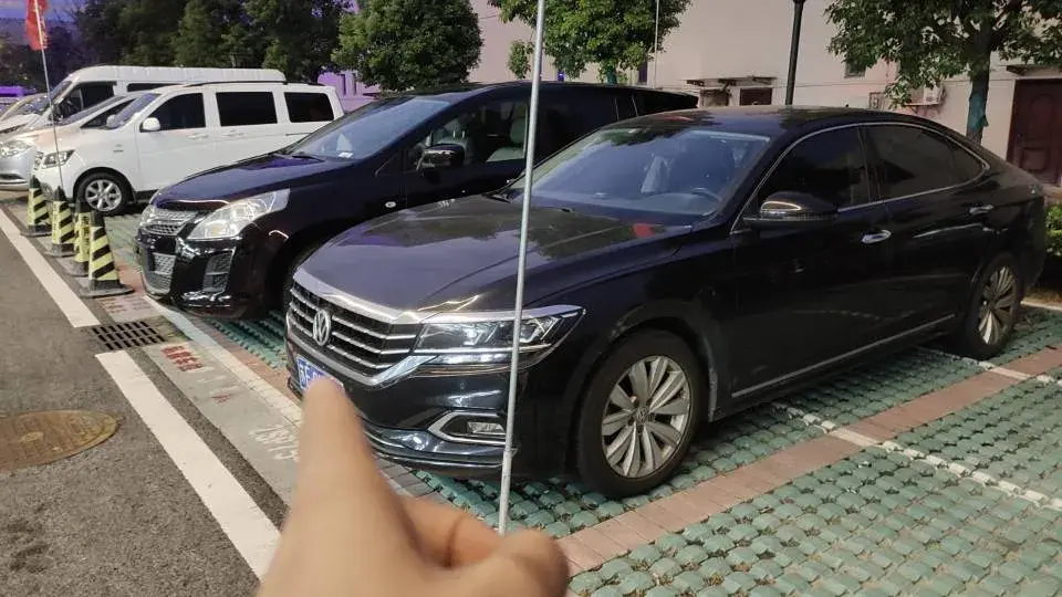 2019 VOLKSWAGEN PASSAT view 1
