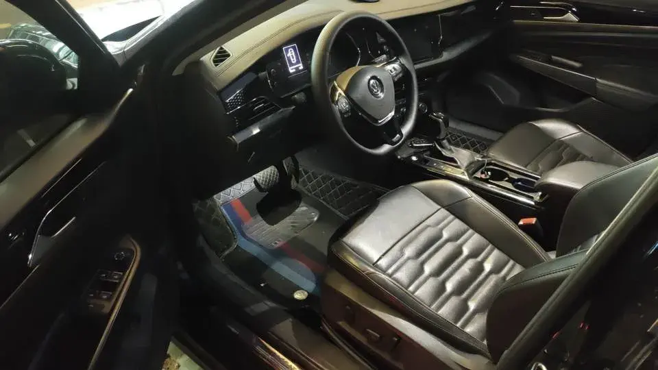 2019 VOLKSWAGEN PASSAT thumbnail 3