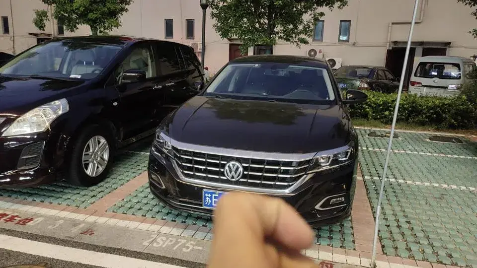 2019 VOLKSWAGEN PASSAT thumbnail 2