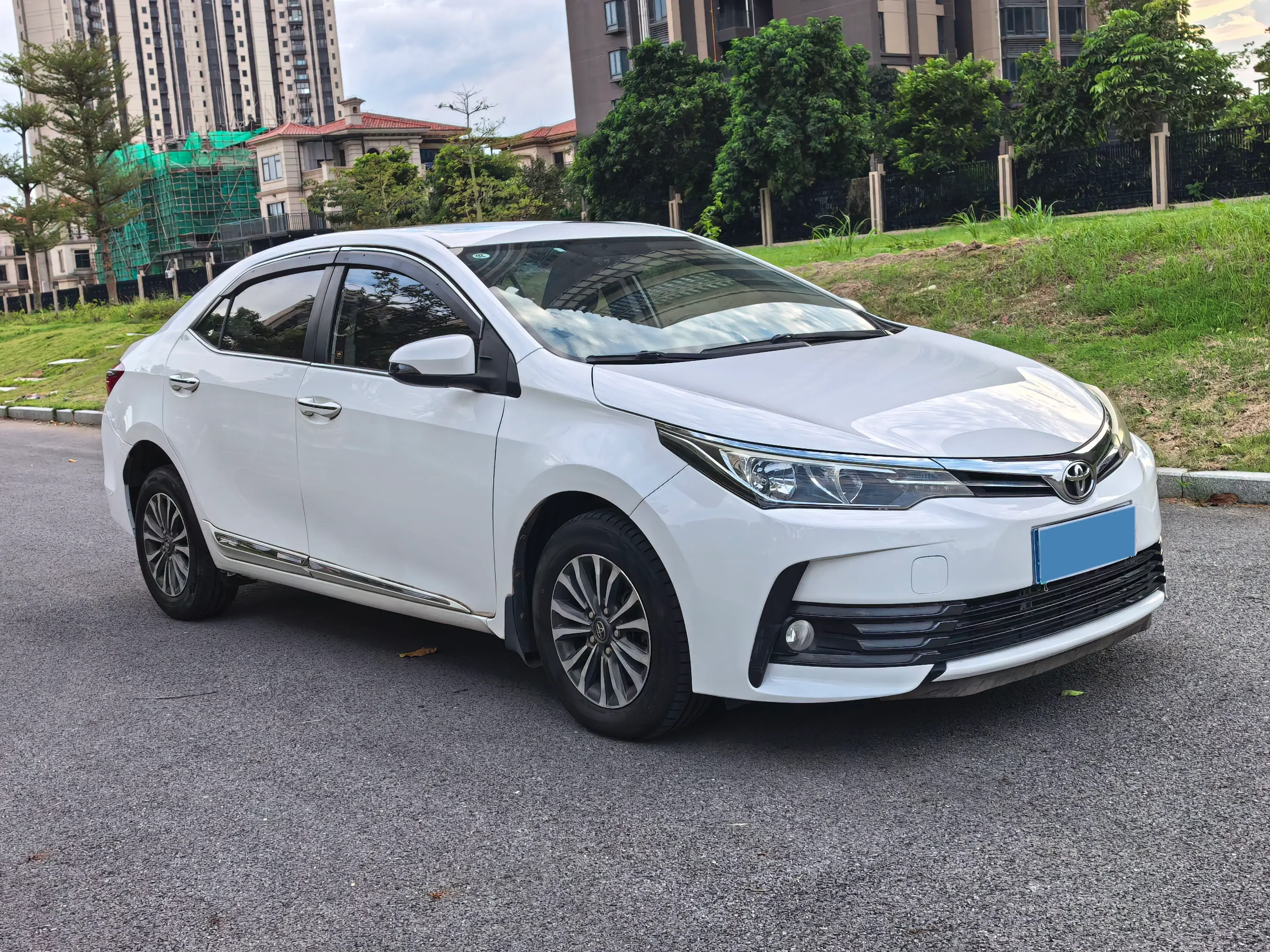 2018 TOYOTA COROLLA thumbnail 3