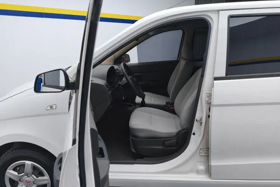 2018 WULING HONGGUANG thumbnail 4