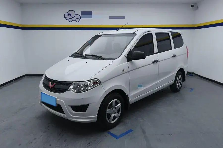 2018 WULING HONGGUANG view 1