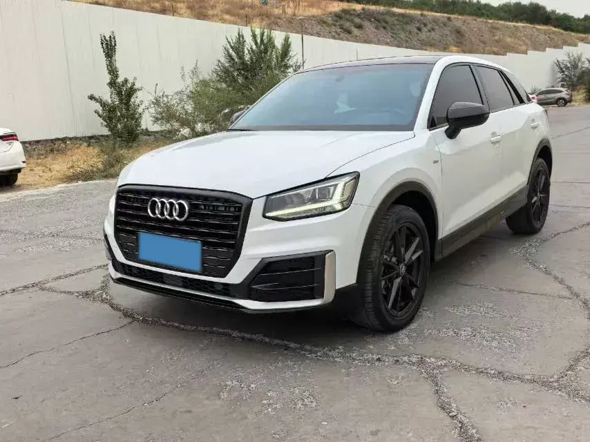 2020 AUDI Q2L view 1