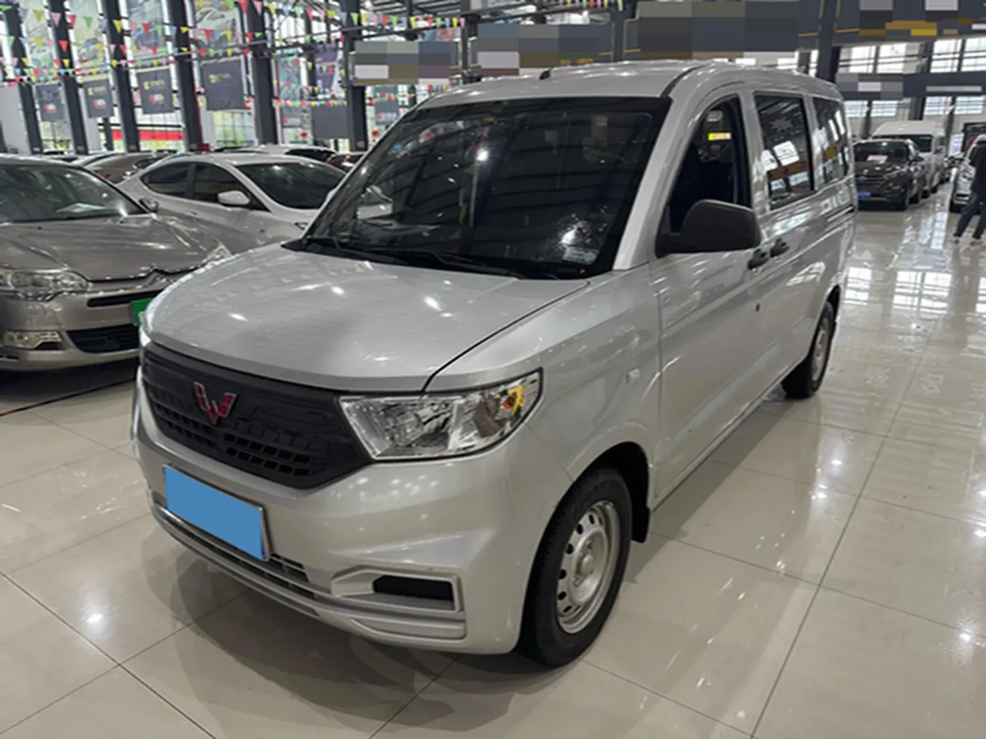 2022 WULING HONGGUANG view 1