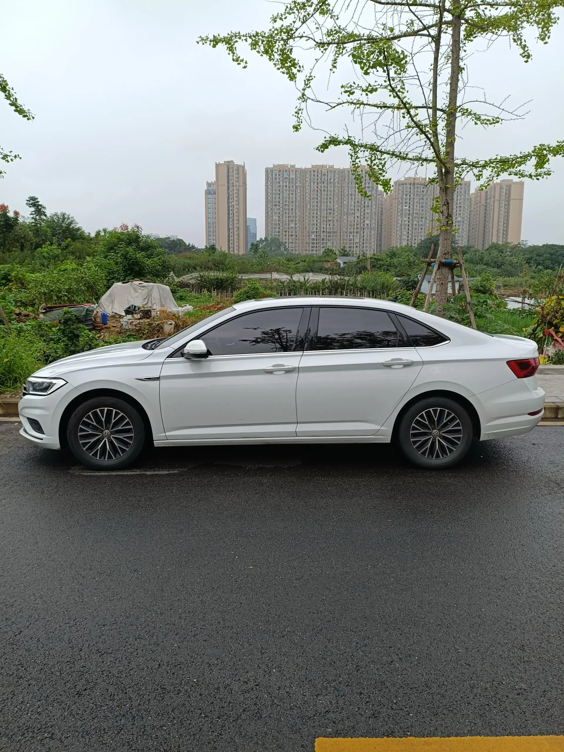 2021 VOLKSWAGEN SAGITAR thumbnail 3