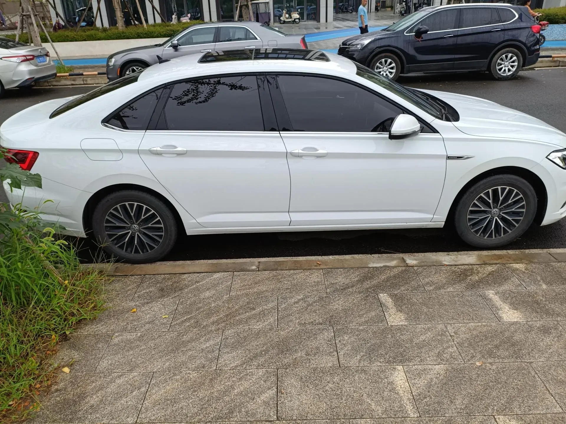 2021 VOLKSWAGEN SAGITAR thumbnail 4