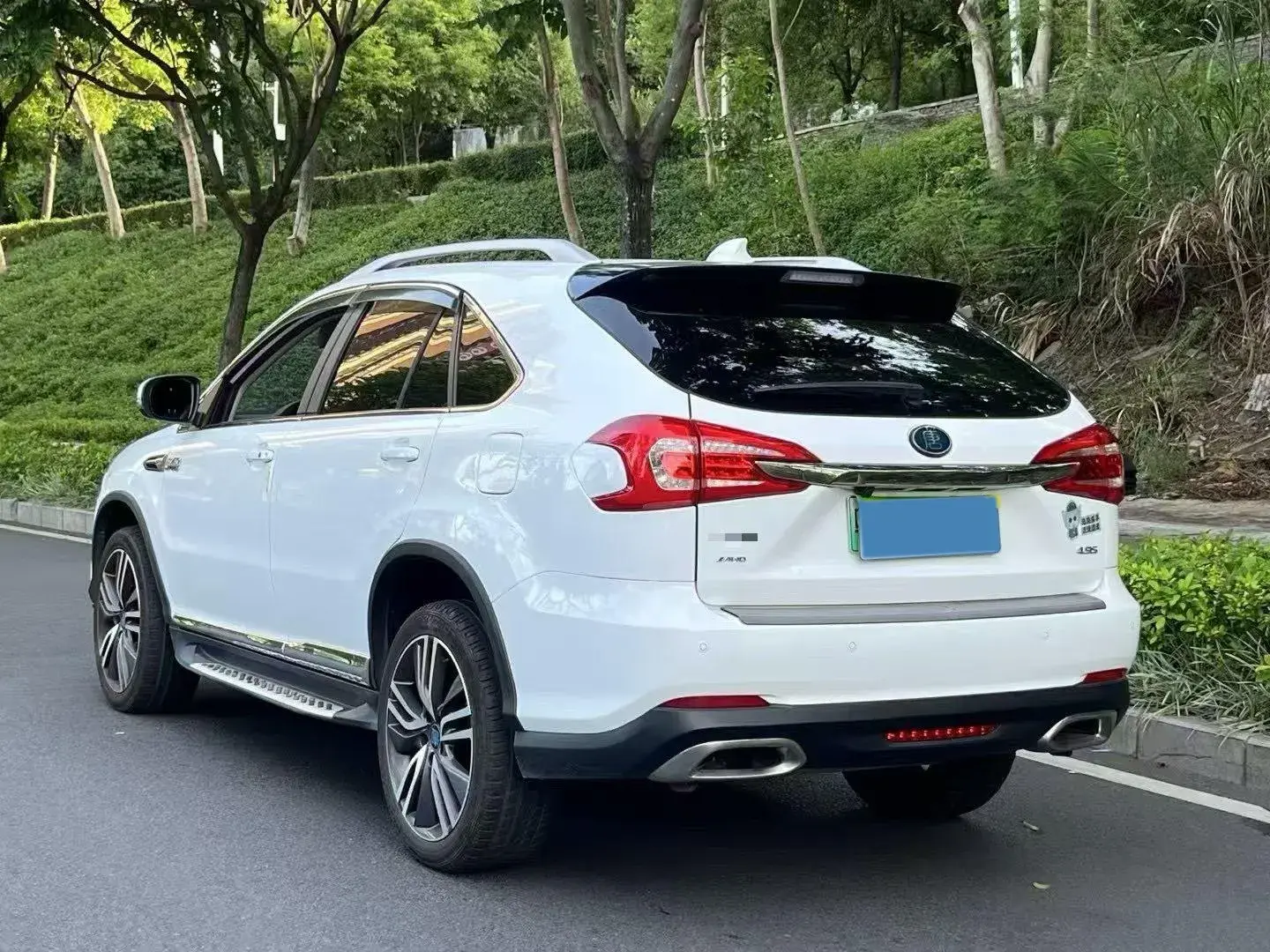 2017 BYD TANG thumbnail 3