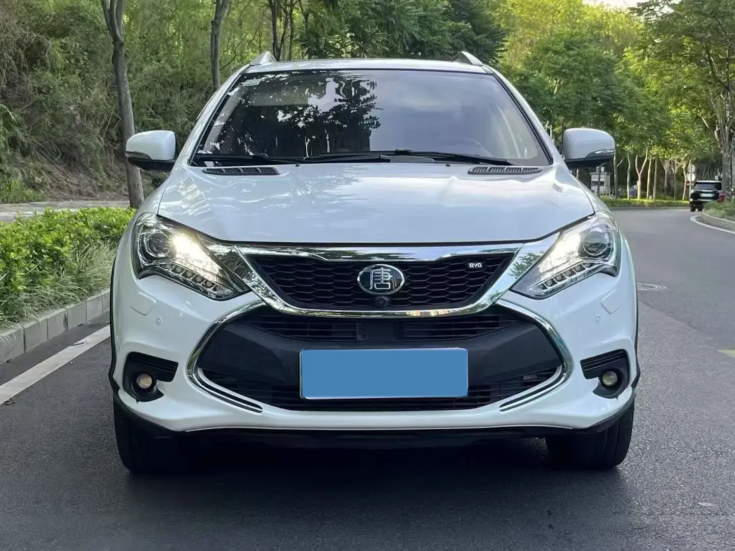 2017 BYD TANG thumbnail 2