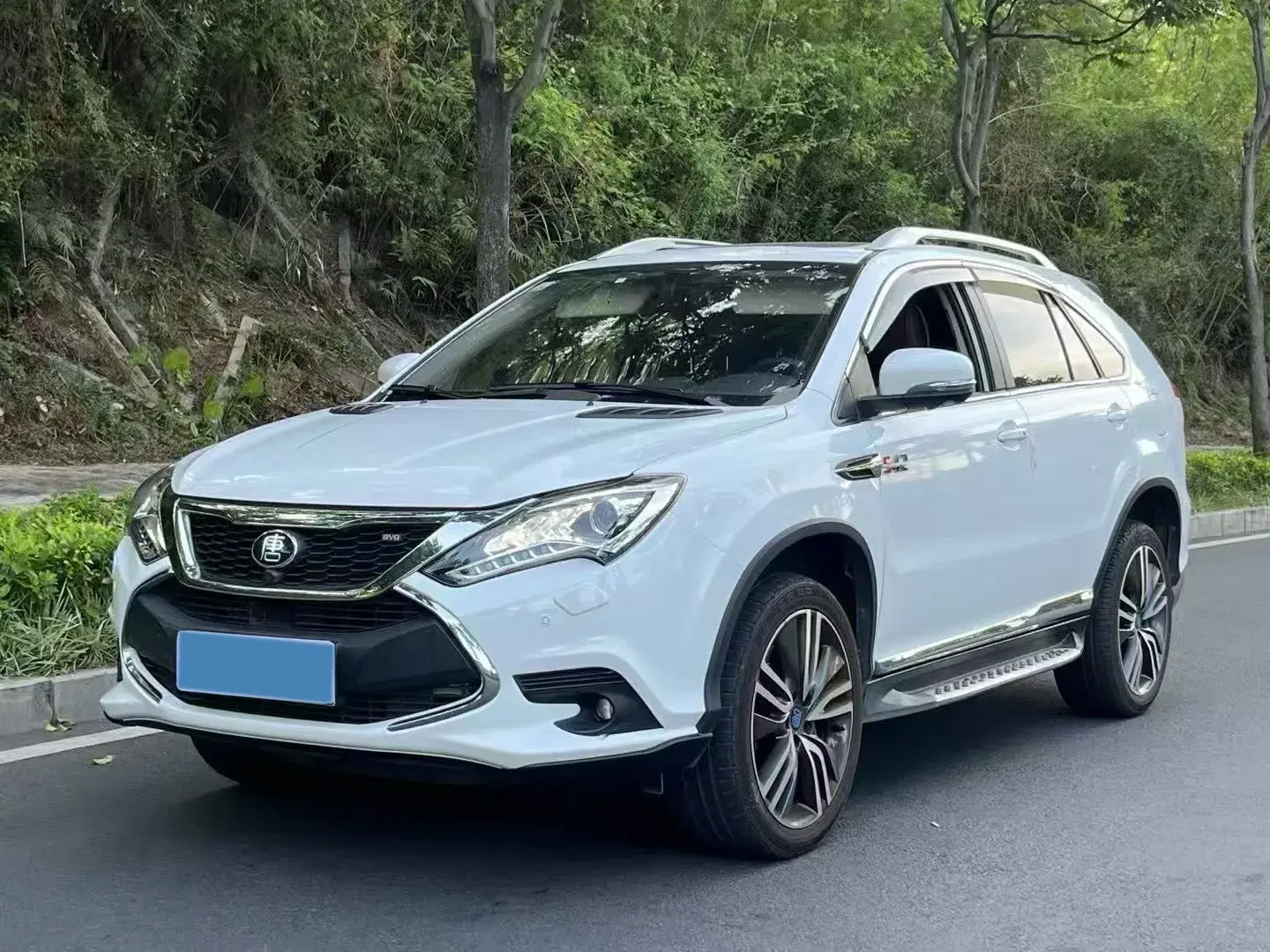 2017 BYD TANG view 1