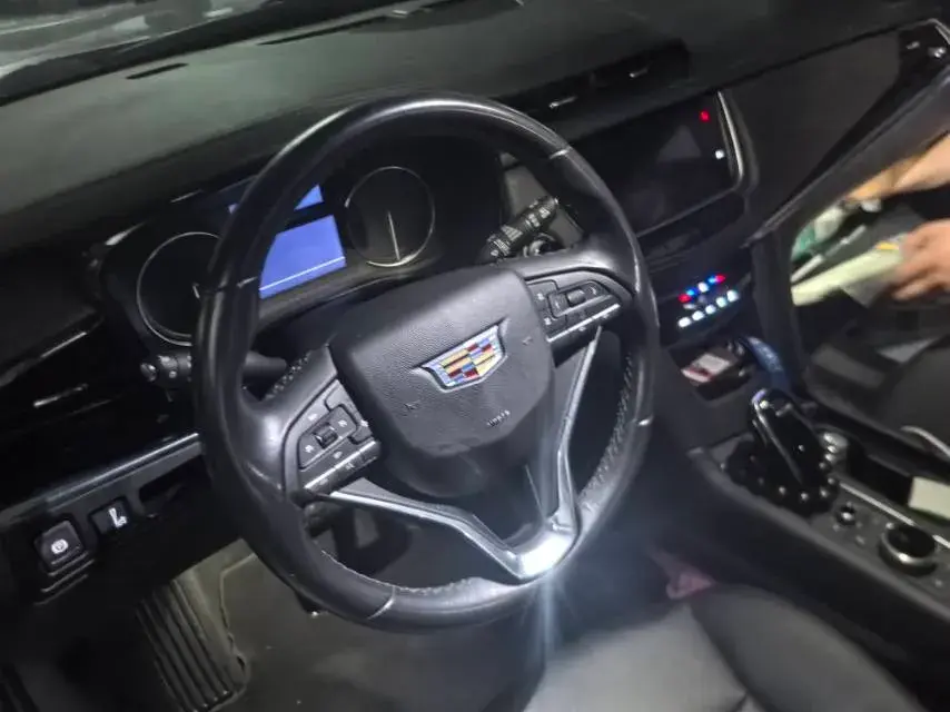 2021 CADILLAC XT6 thumbnail 2