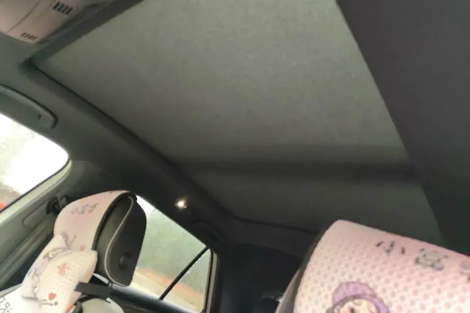 2023 VOLKSWAGEN T-ROC thumbnail 4