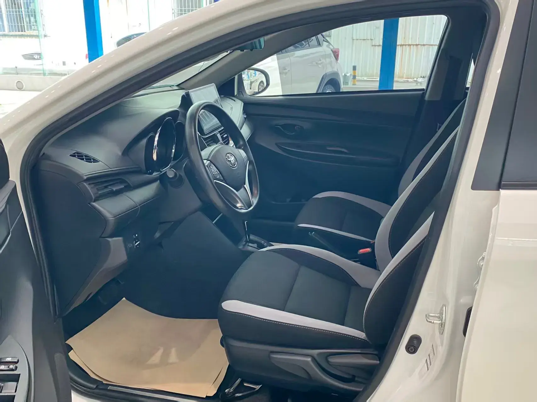 2022 TOYOTA YARIS thumbnail 4