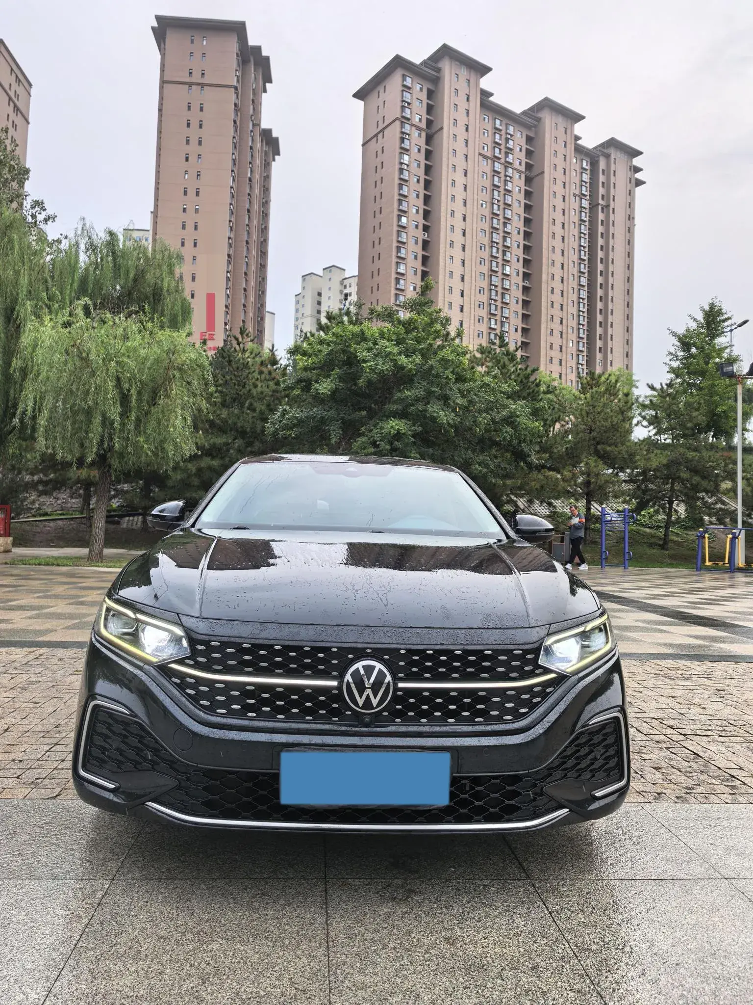 2023 VOLKSWAGEN PASSAT thumbnail 3