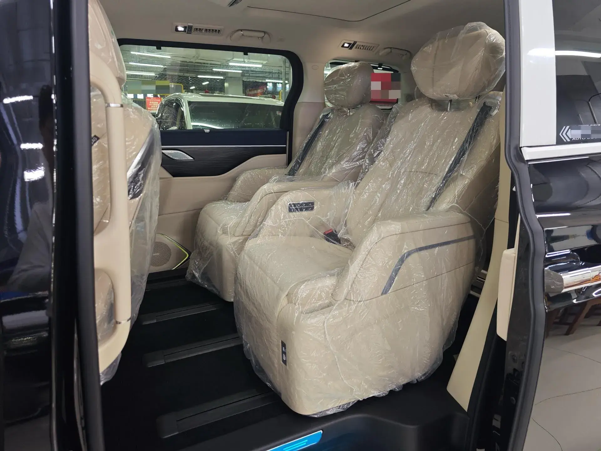 2024 HONGQI HQ9 thumbnail 4