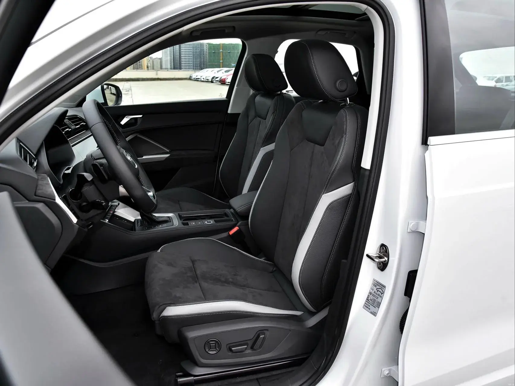 2022 AUDI Q3 thumbnail 4