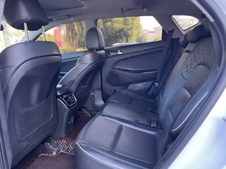 2019 HYUNDAI TUCSON thumbnail 4