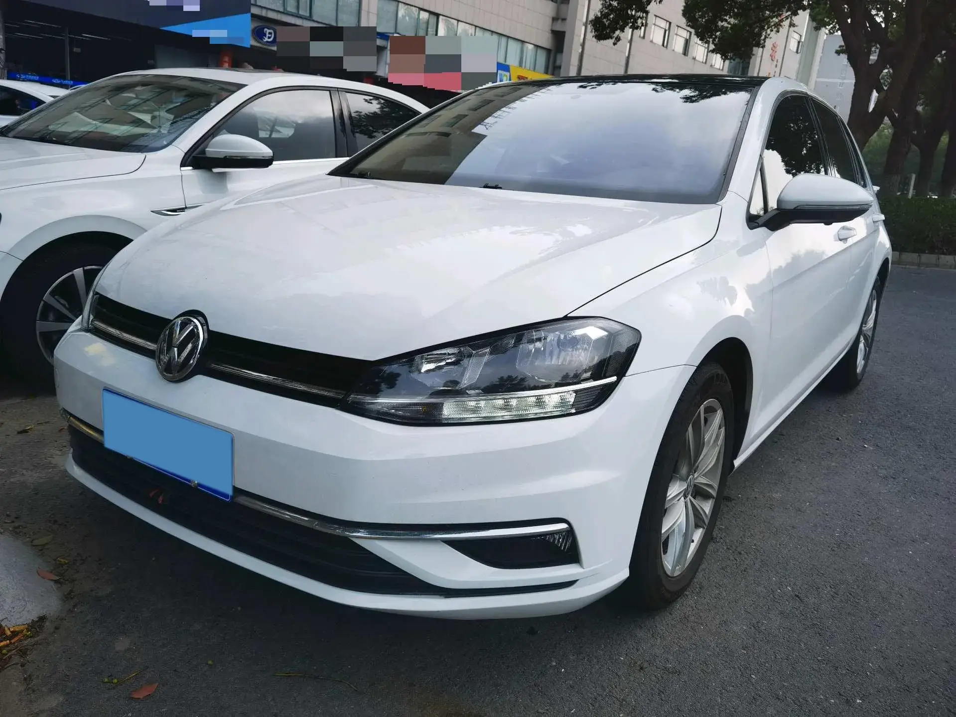2019 VOLKSWAGEN GOLF view 1