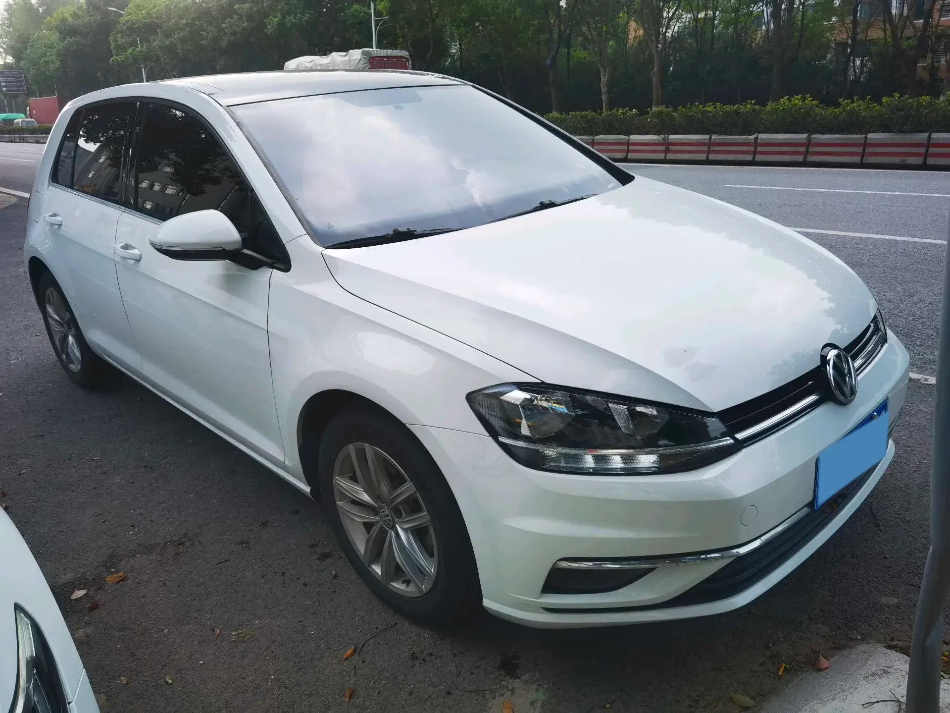 2019 VOLKSWAGEN GOLF thumbnail 3