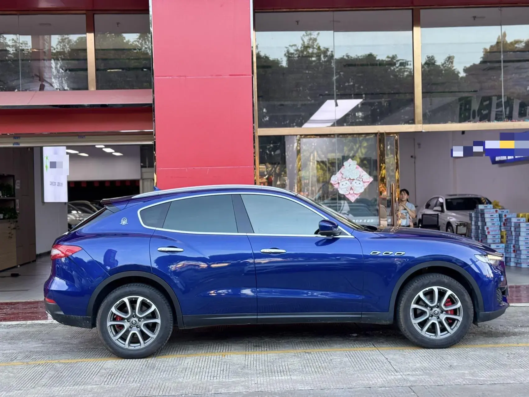 2019 MASERATI LEVANTE thumbnail 4