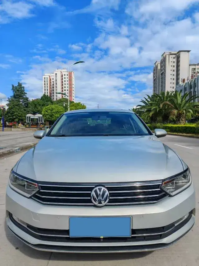 2018 VOLKSWAGEN MAGOTAN thumbnail 3