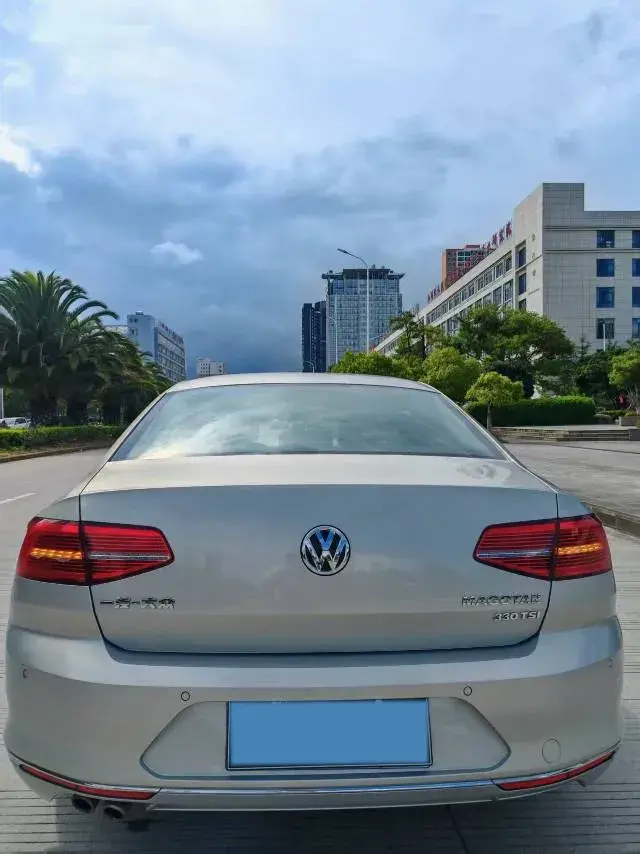 2018 VOLKSWAGEN MAGOTAN thumbnail 4