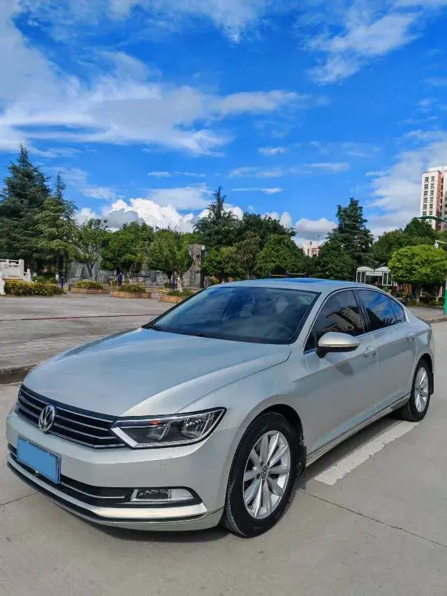 2018 VOLKSWAGEN MAGOTAN view 1