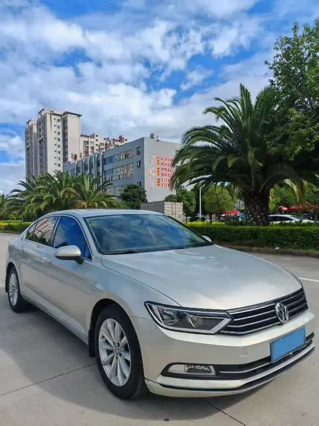 2018 VOLKSWAGEN MAGOTAN thumbnail 2