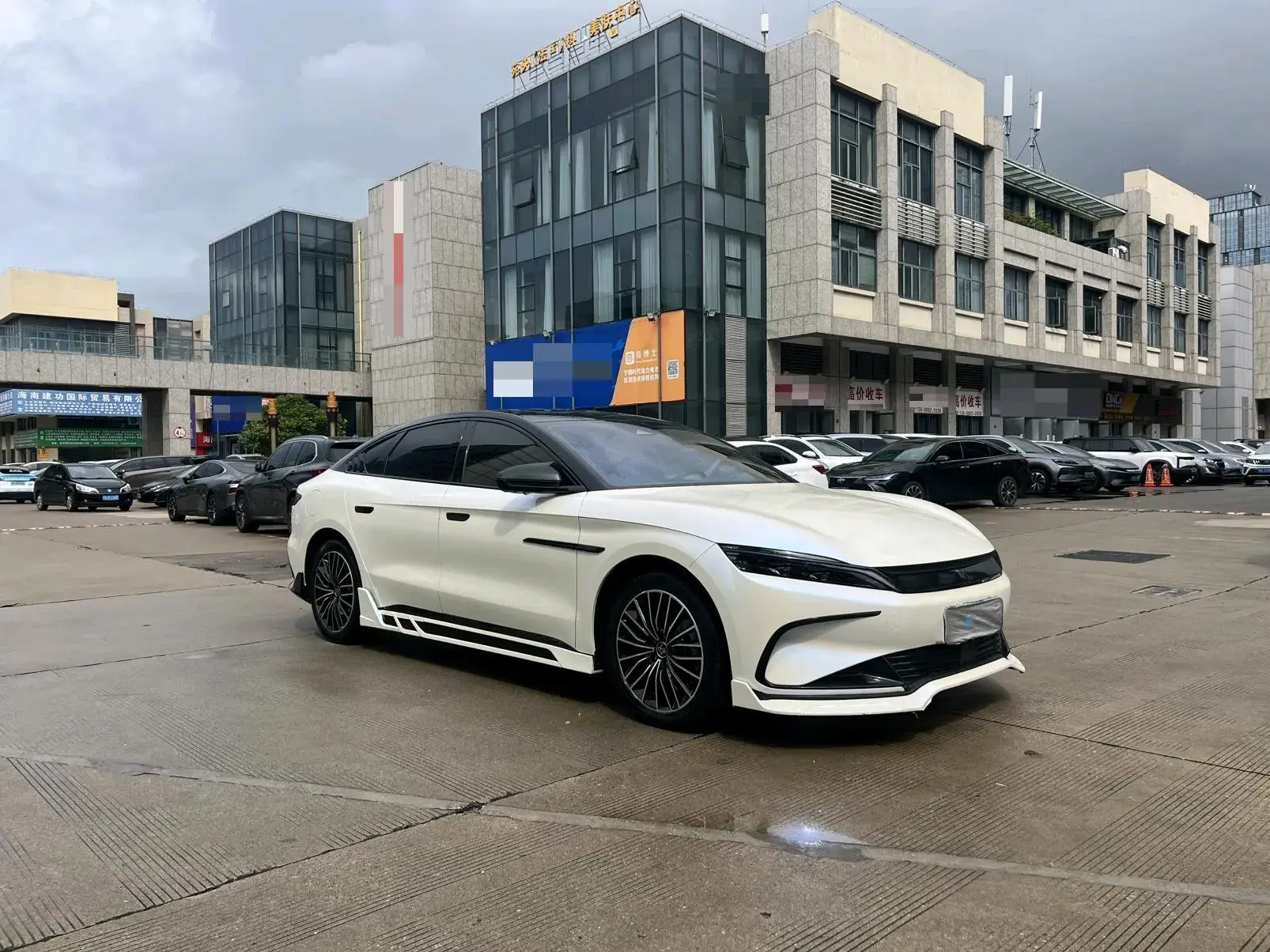 2023 BYD HAN thumbnail 3