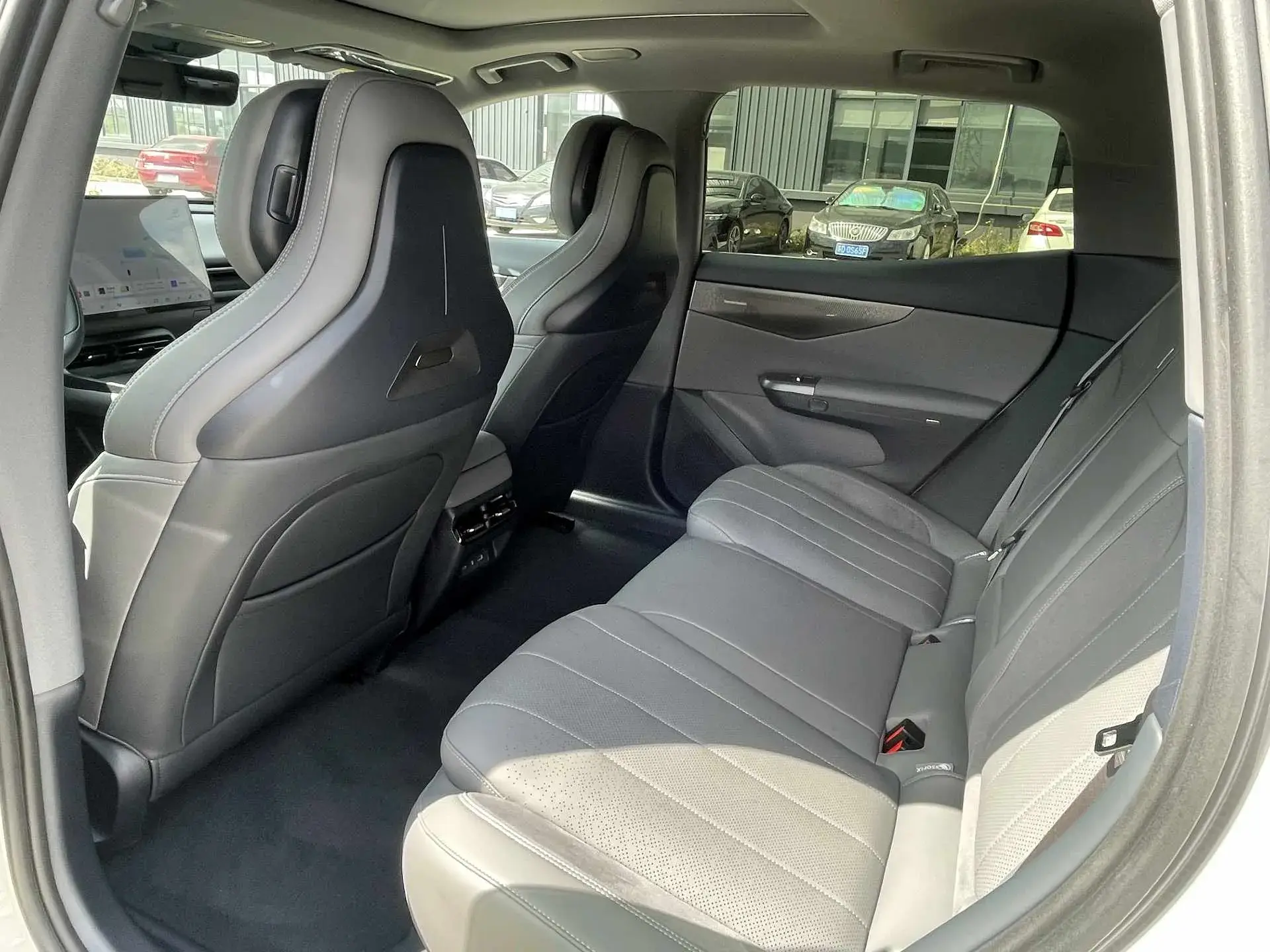 2024 LYNK&CO 07 thumbnail 3