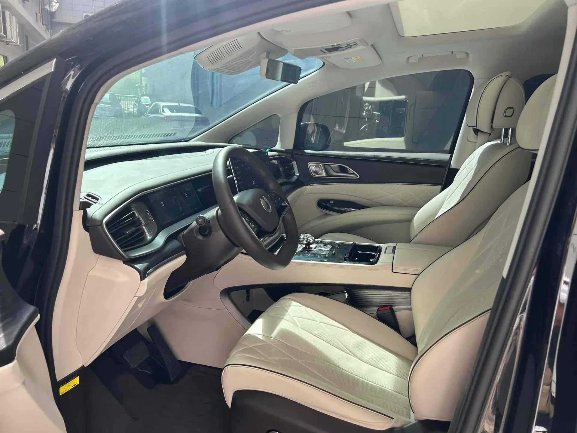 2022 DENZA D9 thumbnail 2