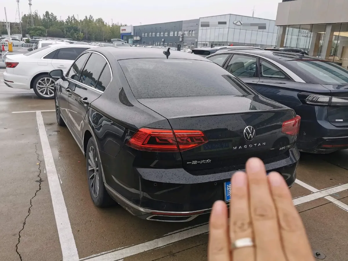 2020 Volkswagen Magotan 2.0T 220HP L4 7DCT,autocango,china used car exporter,china ev exporter,chinese used car exporter,chinese used ev exporter