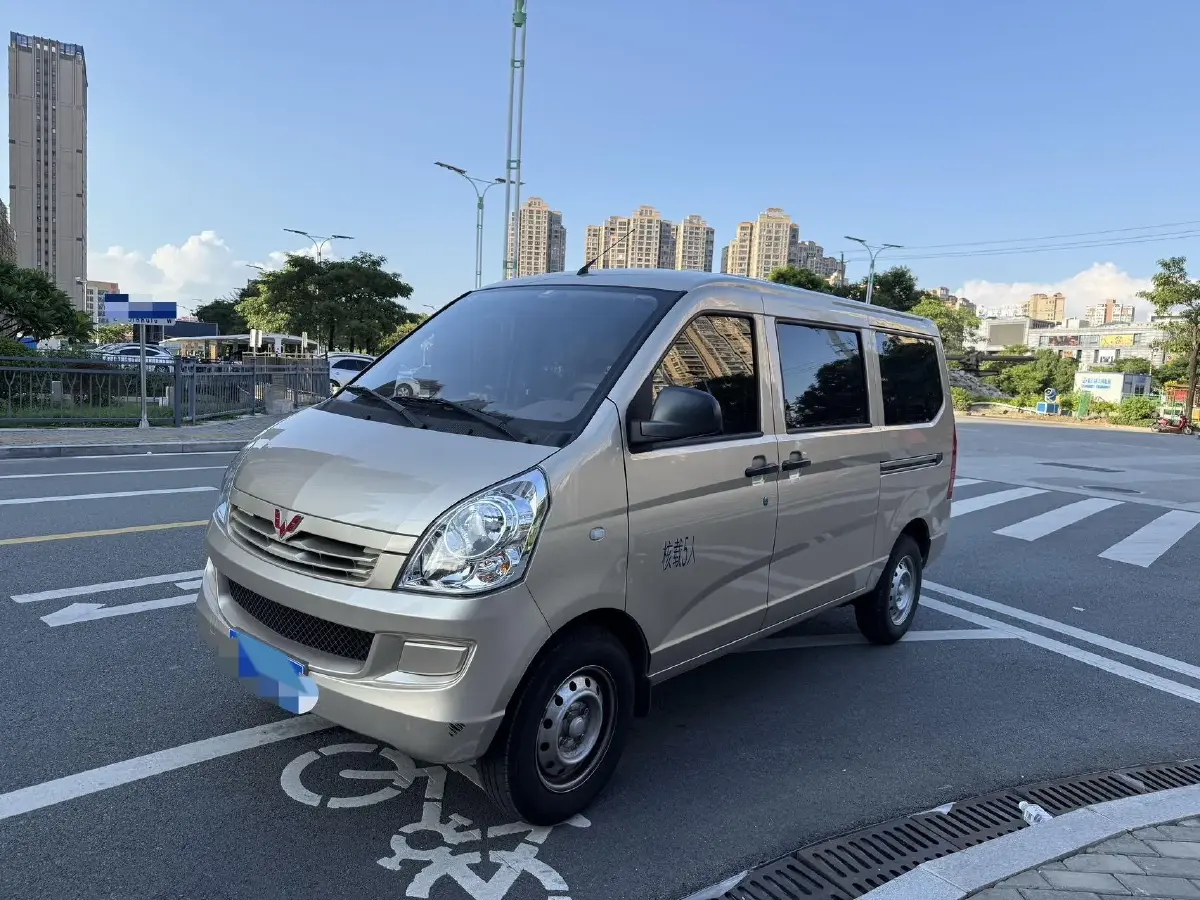 2022 WuLing RongGuang S 1.2L 76HP L4 5MT