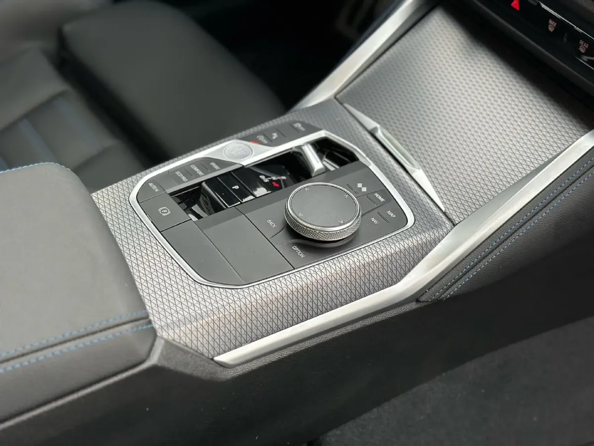 2024 BMW 3.0T 333HP L6 8AT,autocango,china used car exporter,china ev exporter,chinese used car exporter,chinese used ev exporter