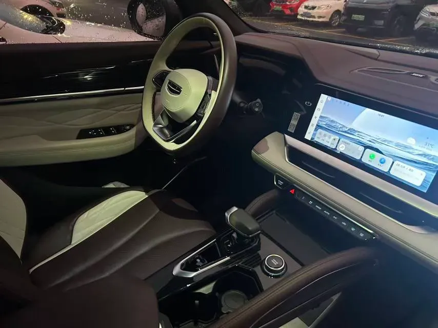 2021 Geely Monjaro 2.0T 218HP L4 7DCT,autocango,china used car exporter,china ev exporter,chinese used car exporter,chinese used ev exporter