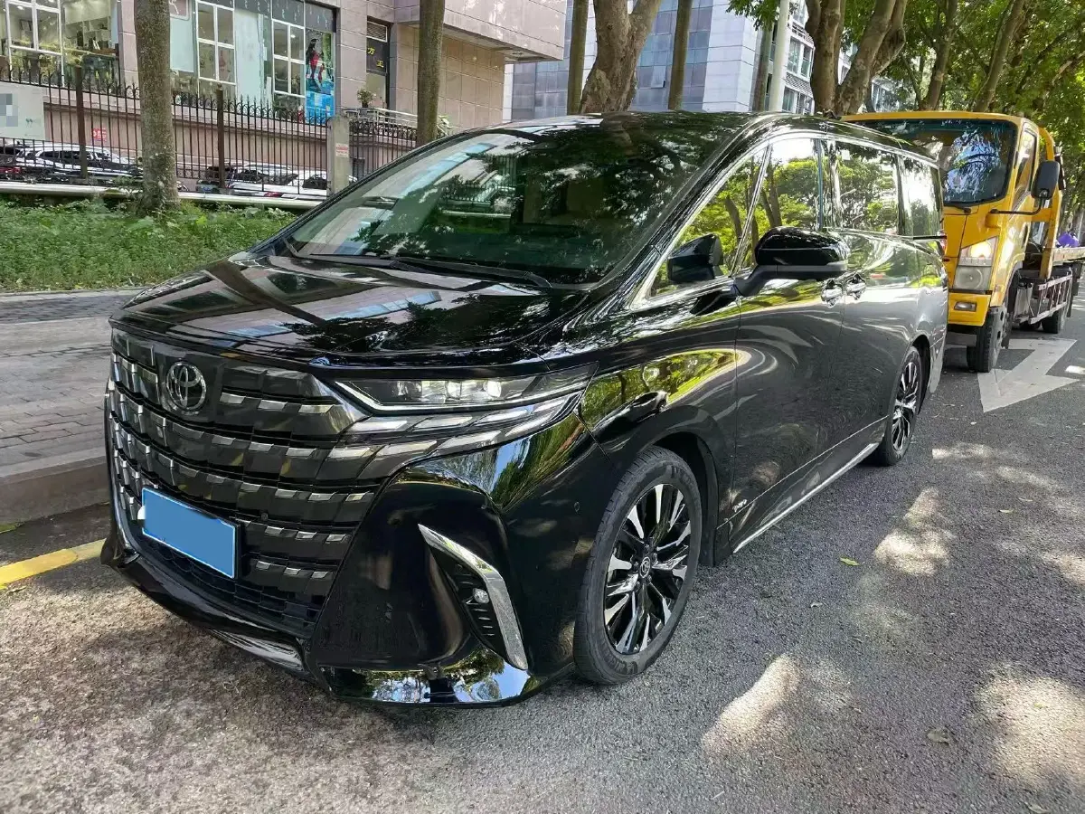 2024 Toyota Alphard 2.5L 190HP L4 E-CVT Hybrid